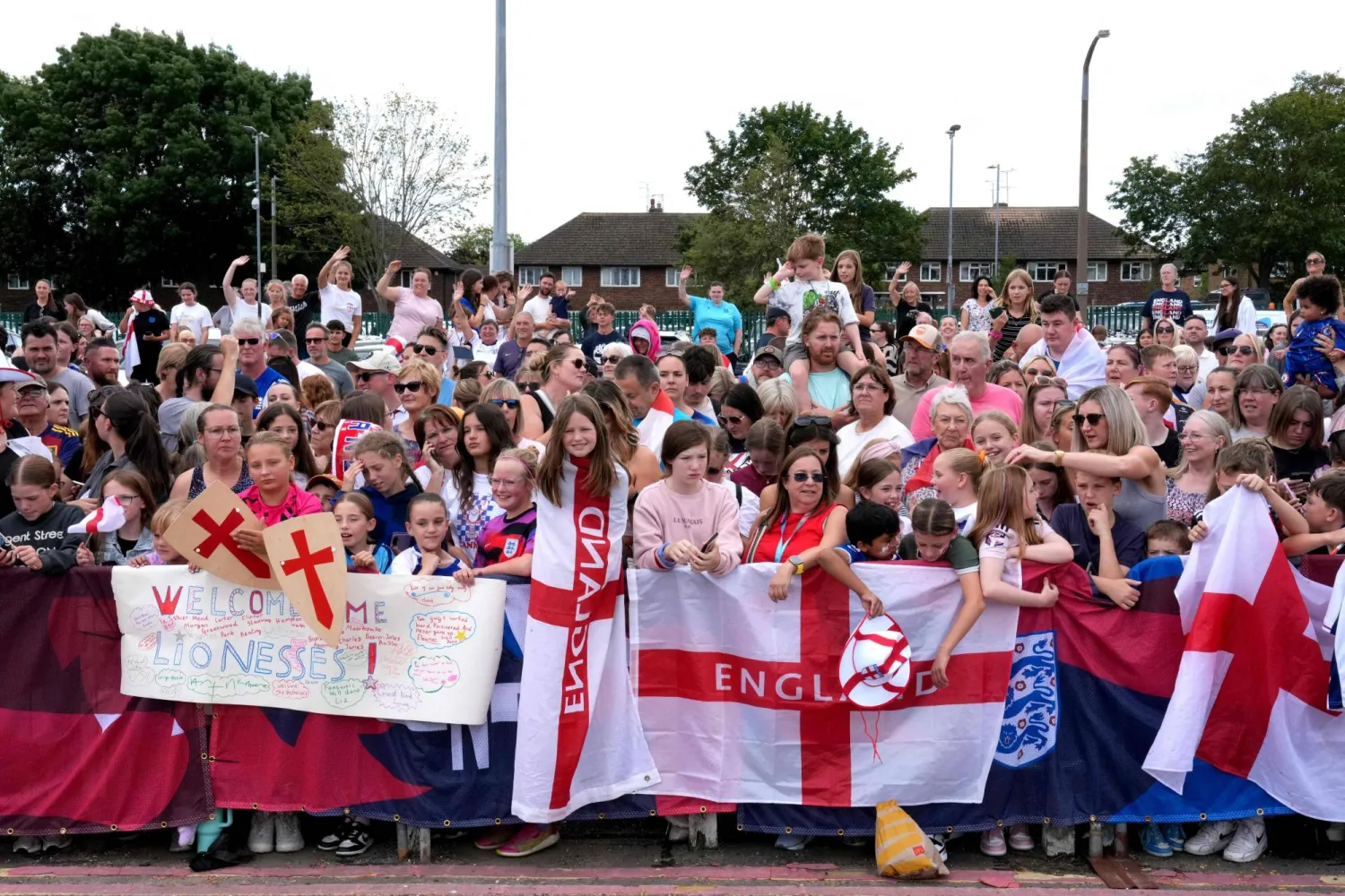 آلاف المشجعين احتشدوا لاستقبال بطلات أوروبا (أ.ف.ب)