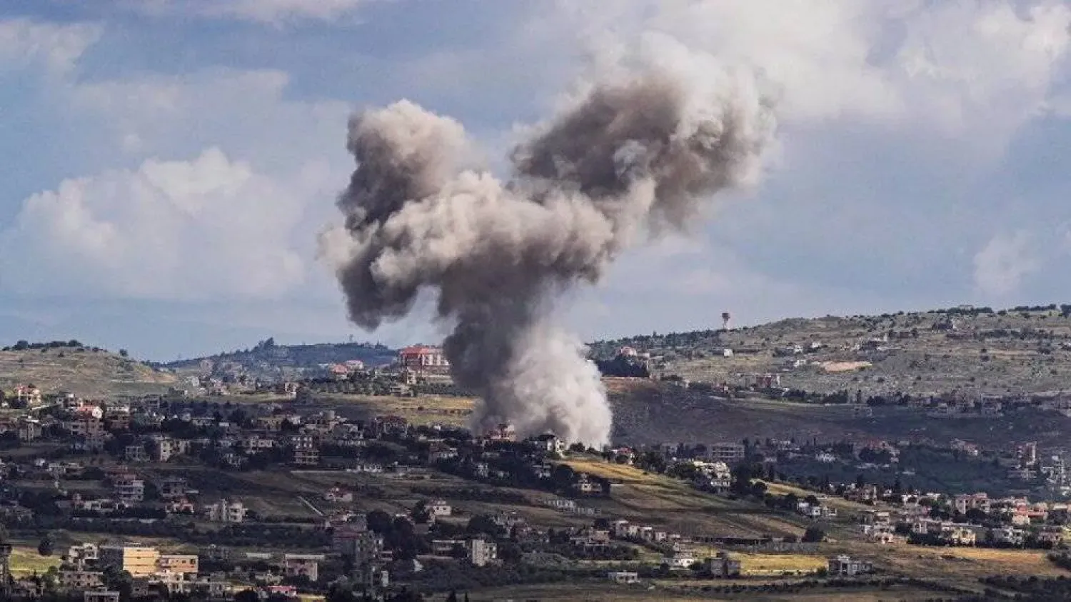 İsrail'in saldırısının ardından Lübnan'ın güneyinde yükselen dumanlar, (Arşiv-Reuters)