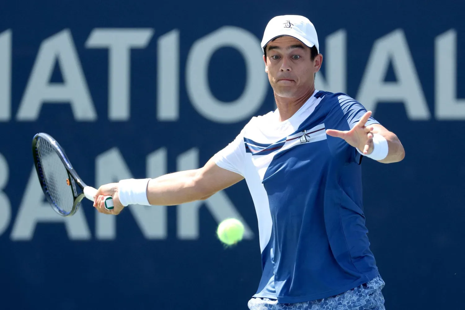 الأميركي ماكينزي ماكدونالد يواصل مشواره في تورنتو (أ.ف.ب)