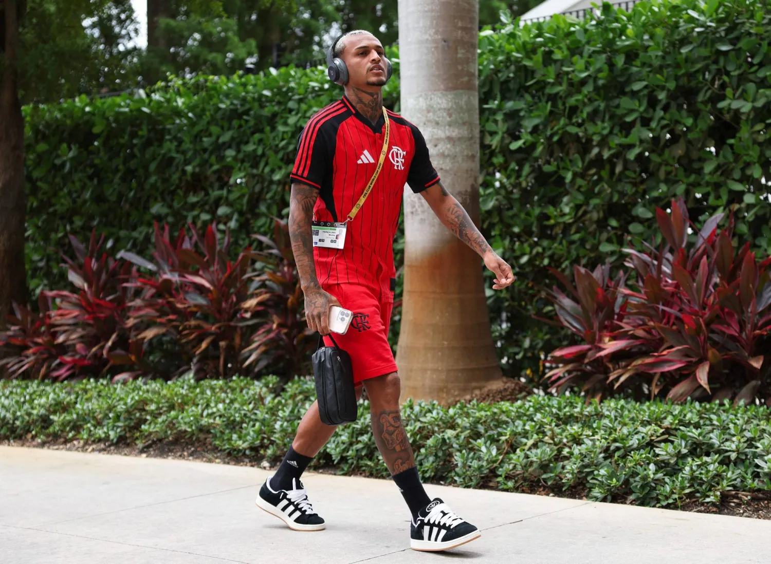 الظهير الأيمن البرازيلي ويسلي فرانكا (أ.ف.ب)