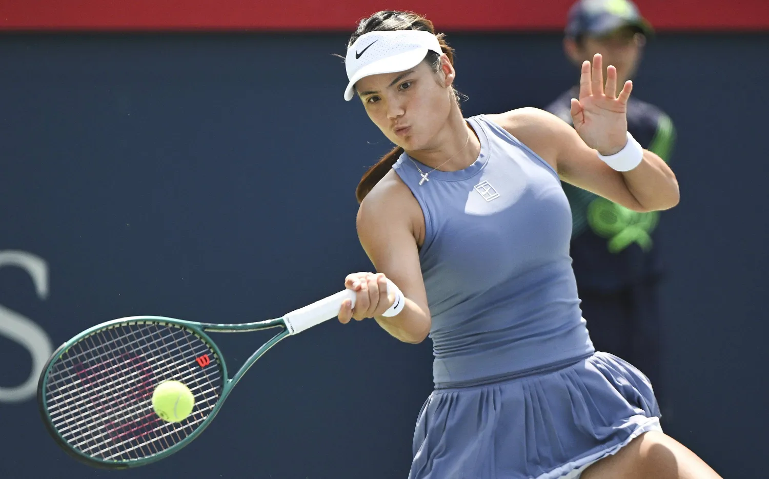 البريطانية إيما رادوكانو تتألق في تورنتو (أ.ب)