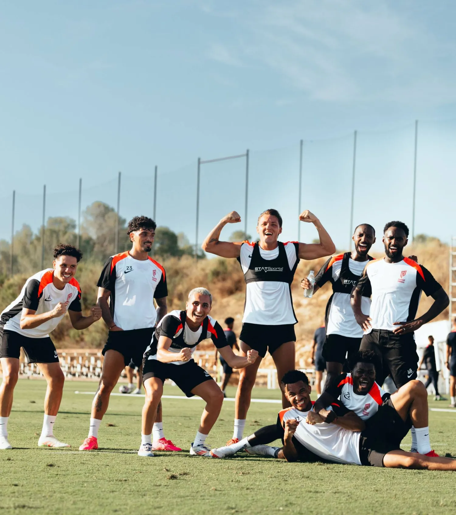 ريتيغي يتقدم اللاعبين في التدريبات (نادي القادسية)