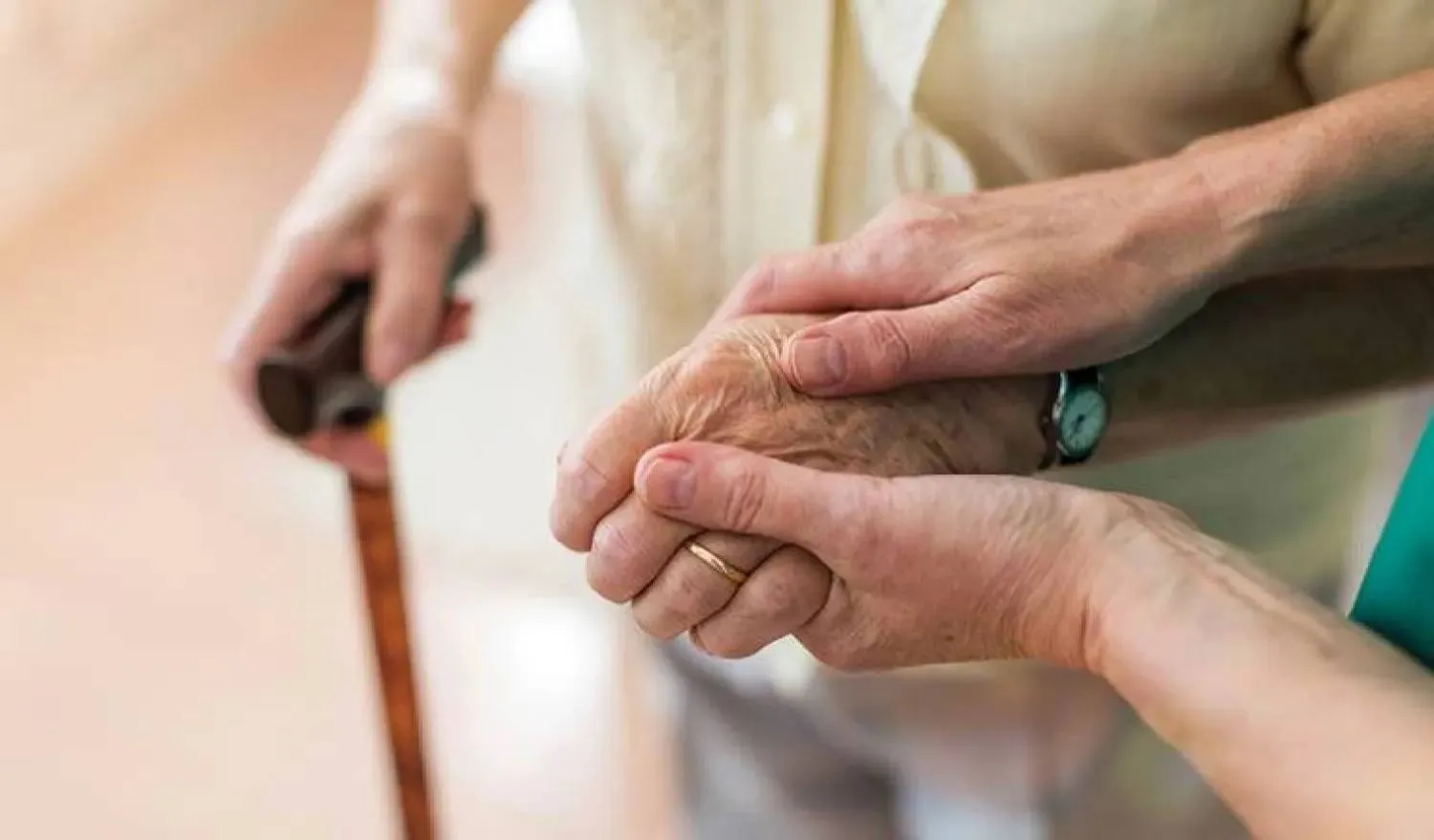 11 علامة مبكرة على مرض باركنسون لا يجب تجاهلها (أ.ف.ب)