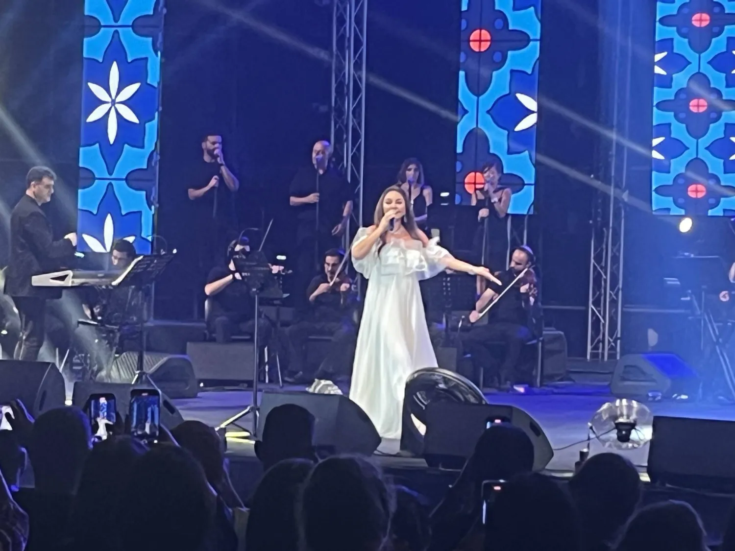 حفل إليسا ختم موسم «أعياد بيروت» 2025 (الشرق الأوسط)