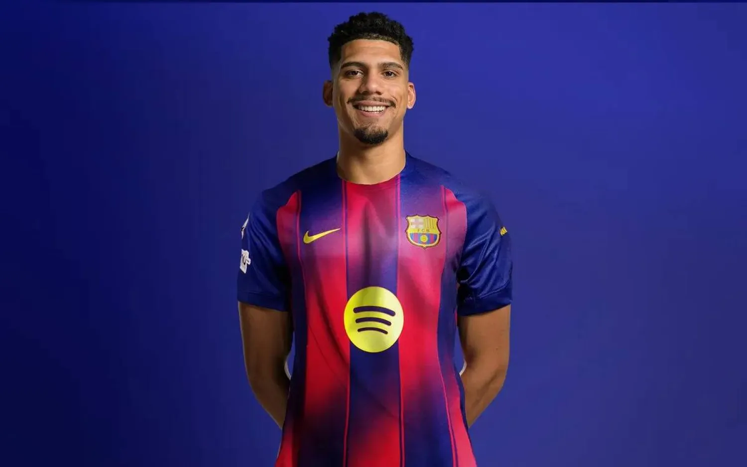 رونالد أراوخو مدافع فريق برشلونة (نادي برشلونة)