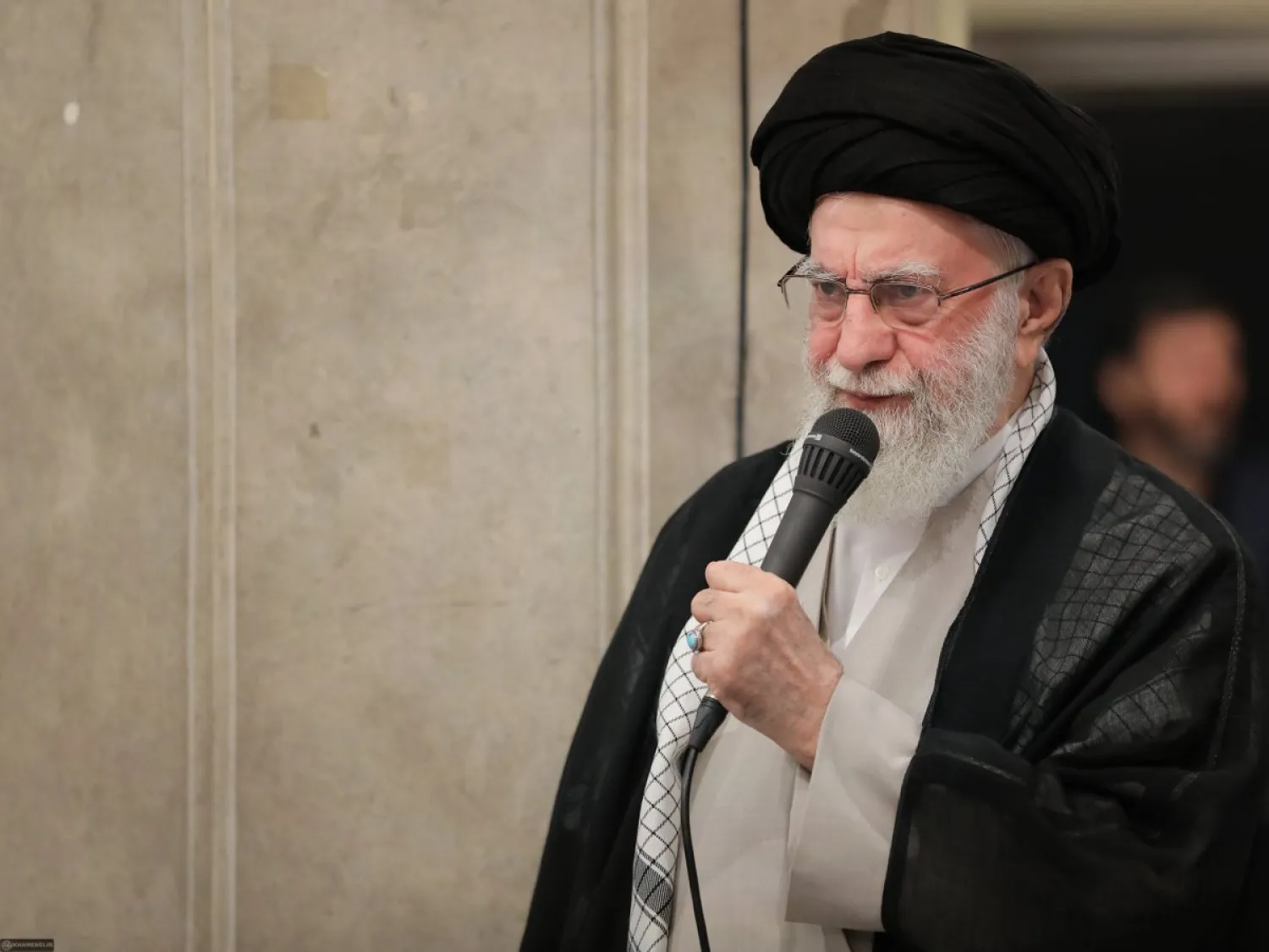 خامنئي يلقي كلمة الثلاثاء في حسينية مكتبه خلال مراسم أربعين قتلى الحرب الـ12 يوماً مع إسرائيل (موقع المرشد)