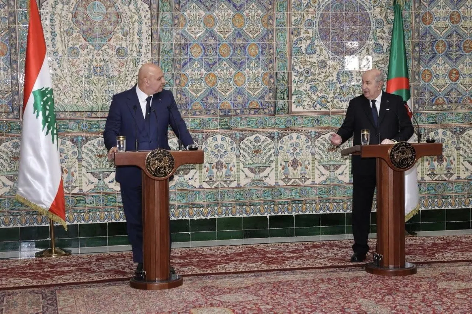 الرئيسان الجزائري واللبناني خلال تصريحاتهما الصحافية عقب المحادثات الثنائية (الرئاسة الجزائرية)