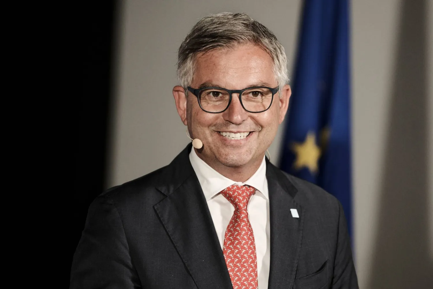 المفوّض الأوروبي للهجرة ماغنوس برونر (إ.ب.أ)