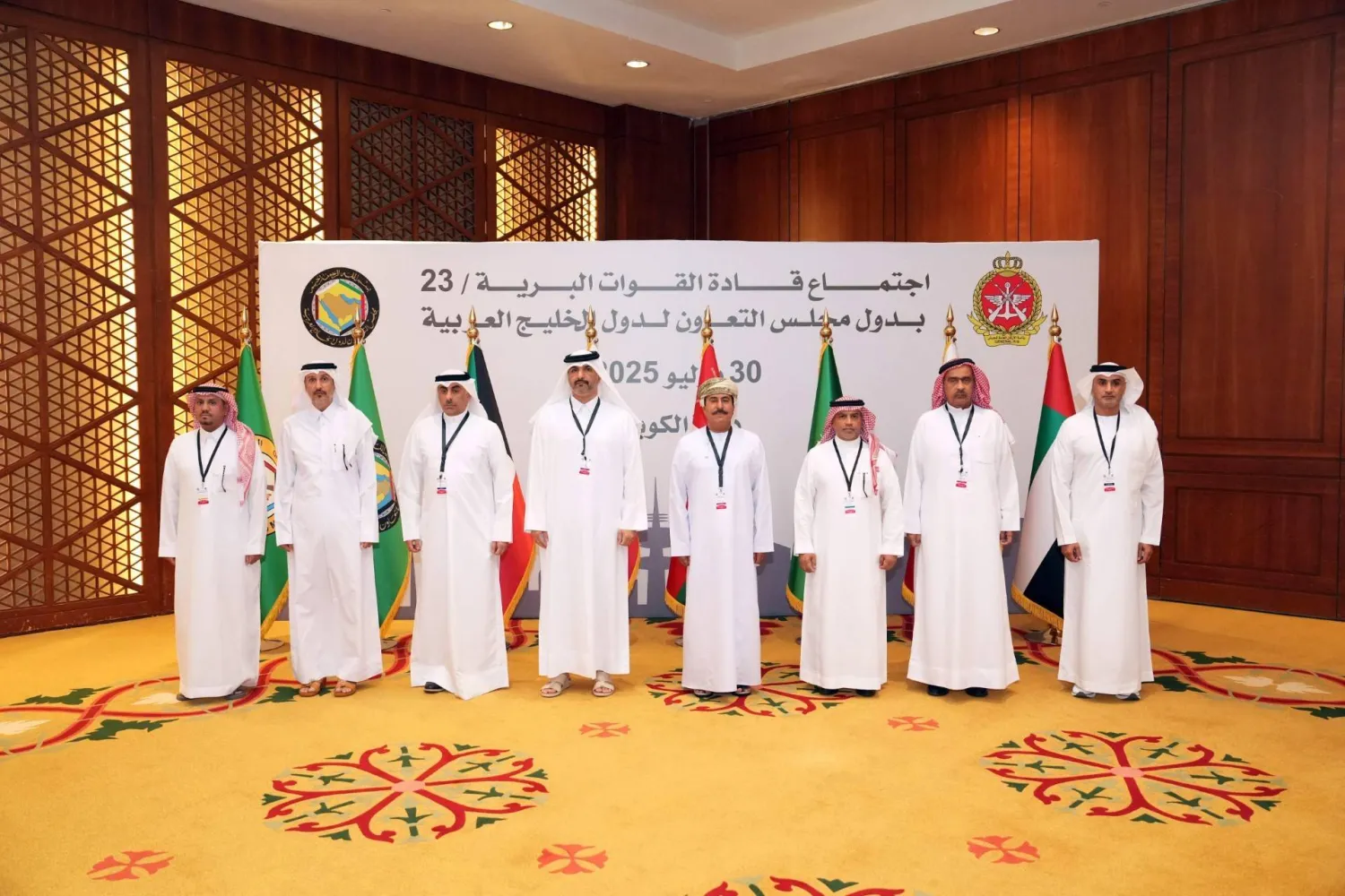 قادة القوات البرية بدول «مجلس التعاون الخليجي» خلال اجتماعهم في دولة الكويت (كونا)