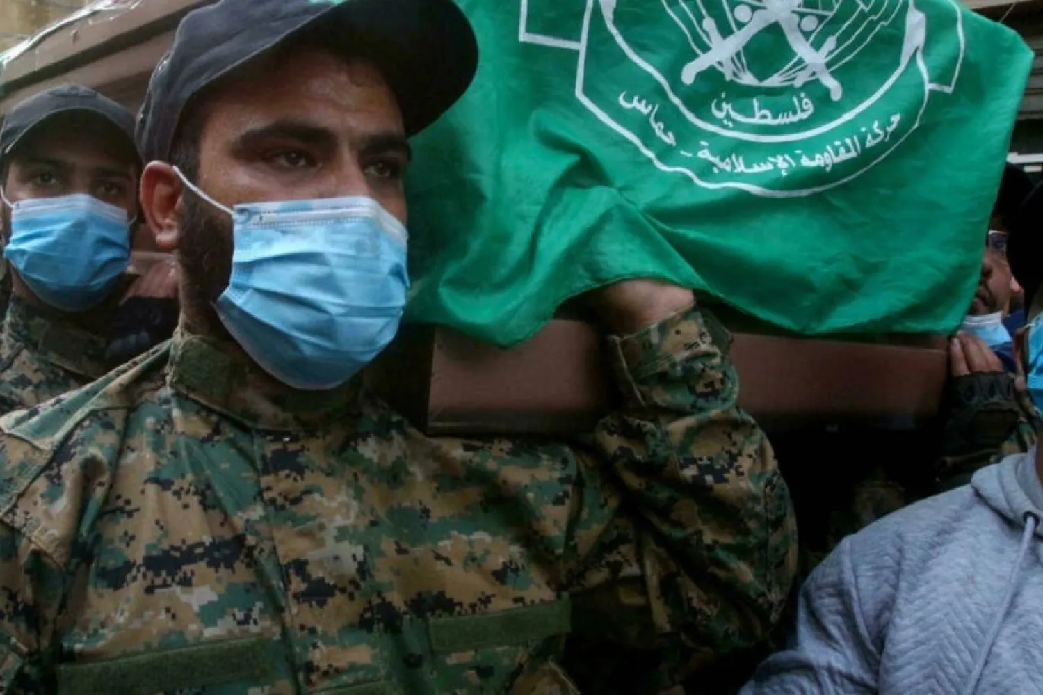 تشييع عنصر من حركة «حماس» بمخيم برج الشمالي جنوب لبنان في وقت سابق (أ.ف.ب)