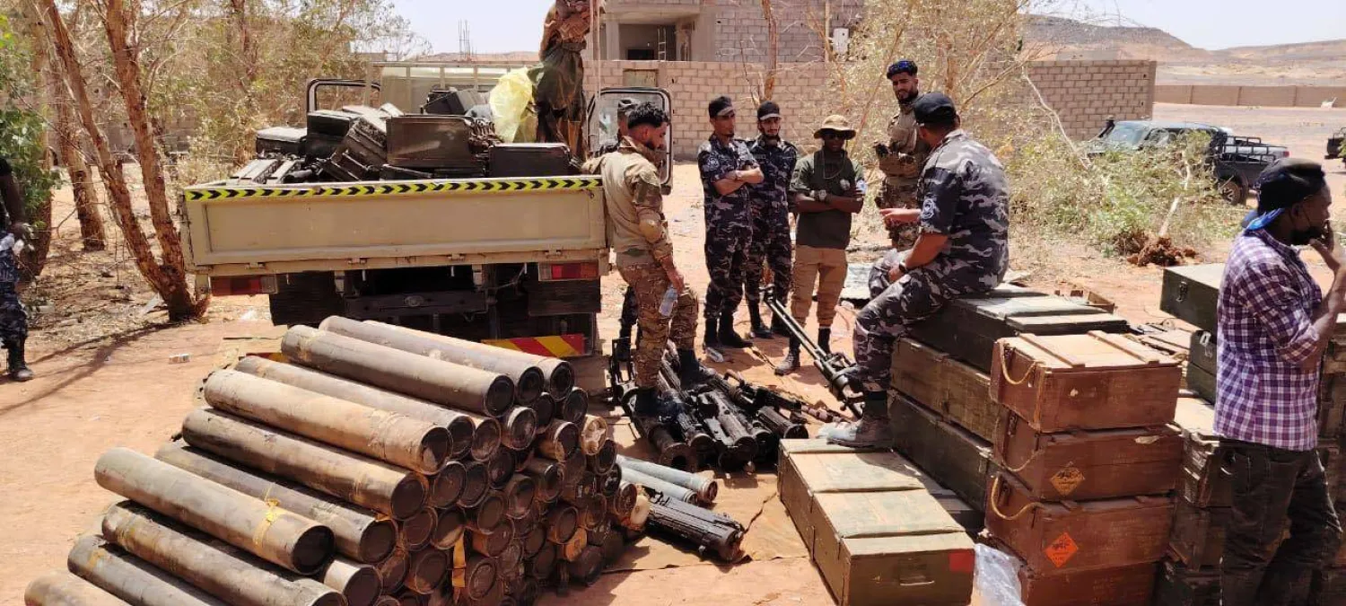 صورة وزعها «الجيش الوطني» الليبي لضبط مخزن سلاح في سبها