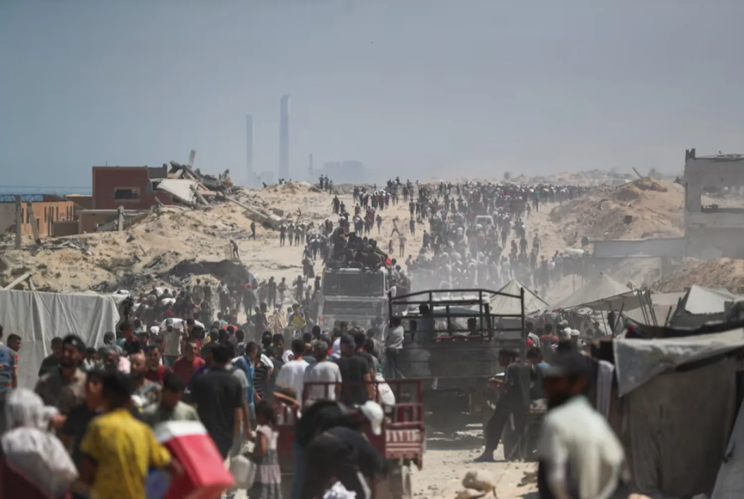 Palestinians gather as they seek aid that entered Gaza through Israel, in Beit Lahia, northern Gaza Strip, July 27, 2025. REUTERS/Mahmoud Issa 