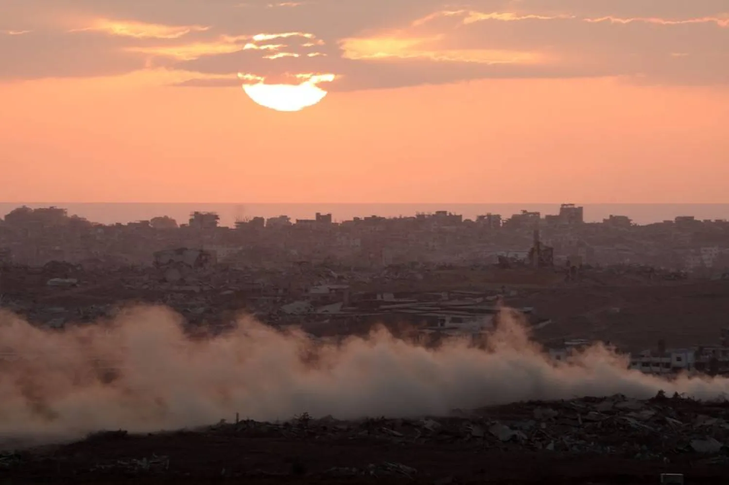  Smoke rises from Gaza as the sun sets, as seen from the Israeli side of the Israel-Gaza border, July 30, 2025. (Reuters)