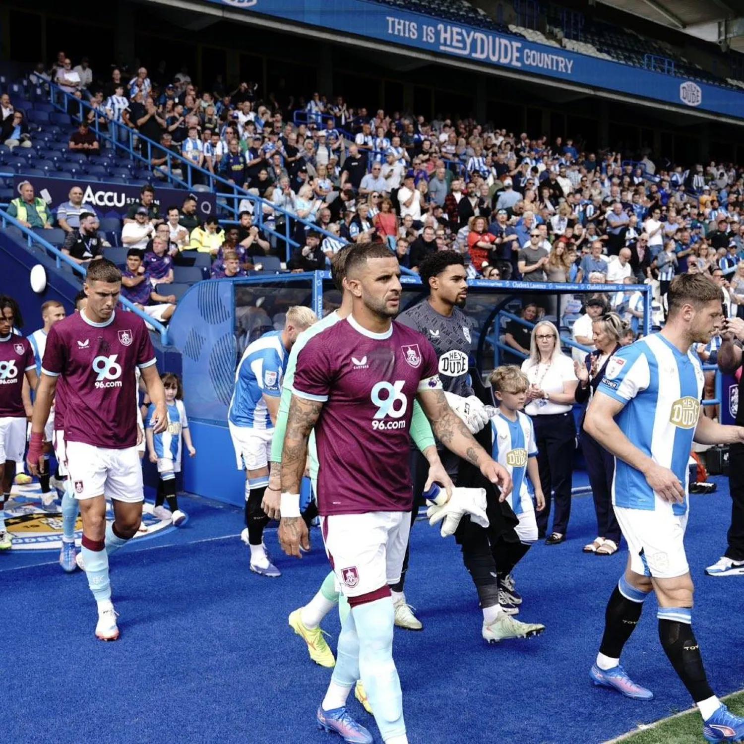 مشجعوا بيرنلي سيتمكنون من مشاهدة المباريات بتقنية الواقع الافتراضي (الشرق الأوسط)