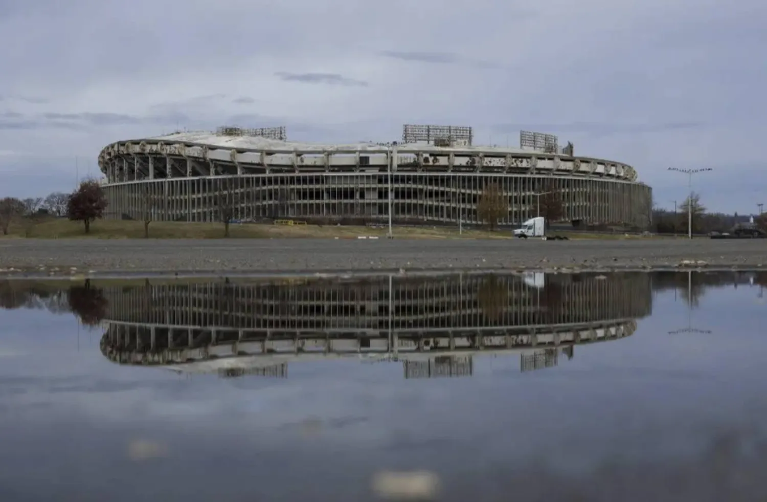 جهود لإحياء ملعب روبرت كيندي المهجور (ذا أثلتيك)