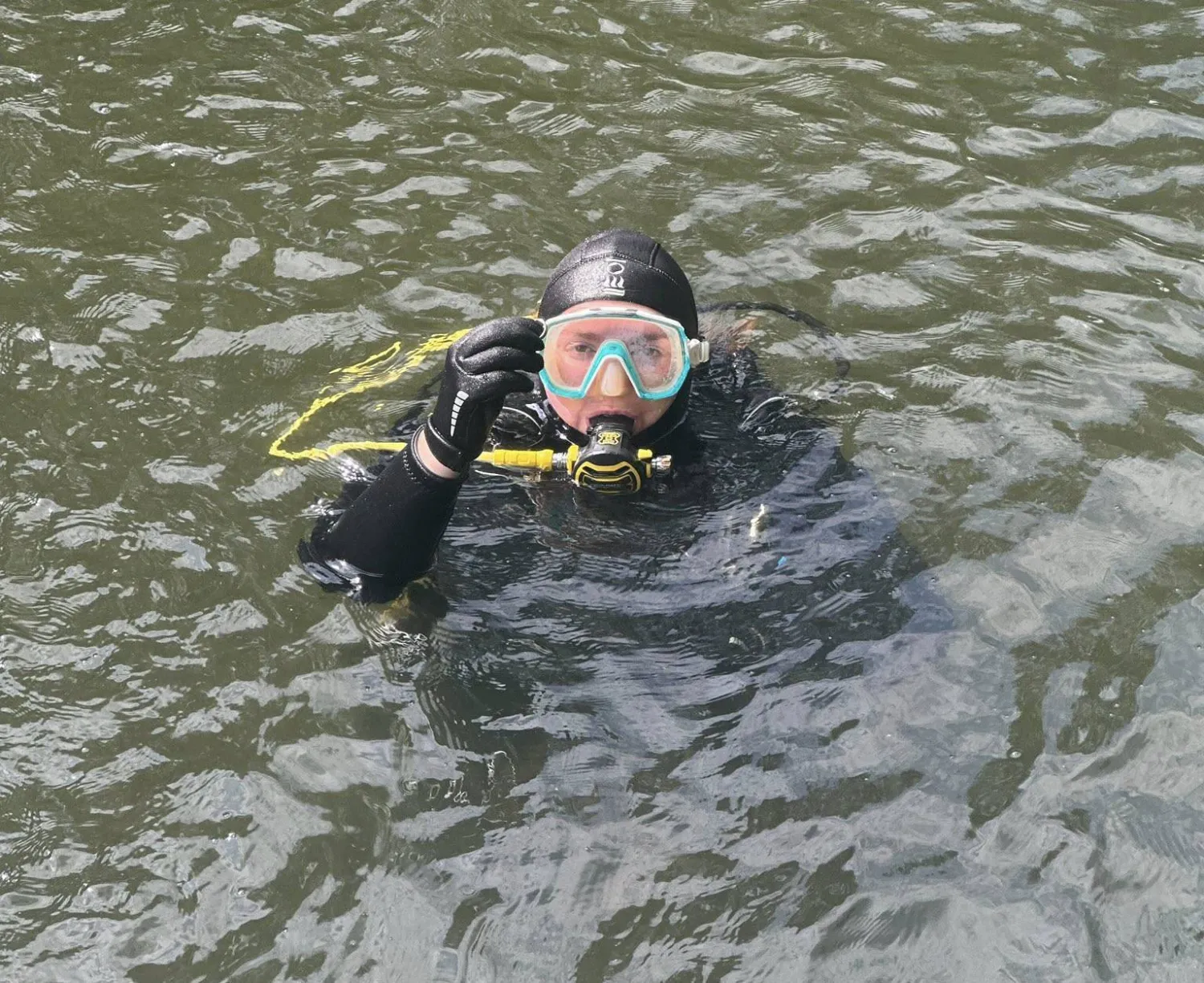 الخاتم في القاع... والحب على المحك (فيسبوك)