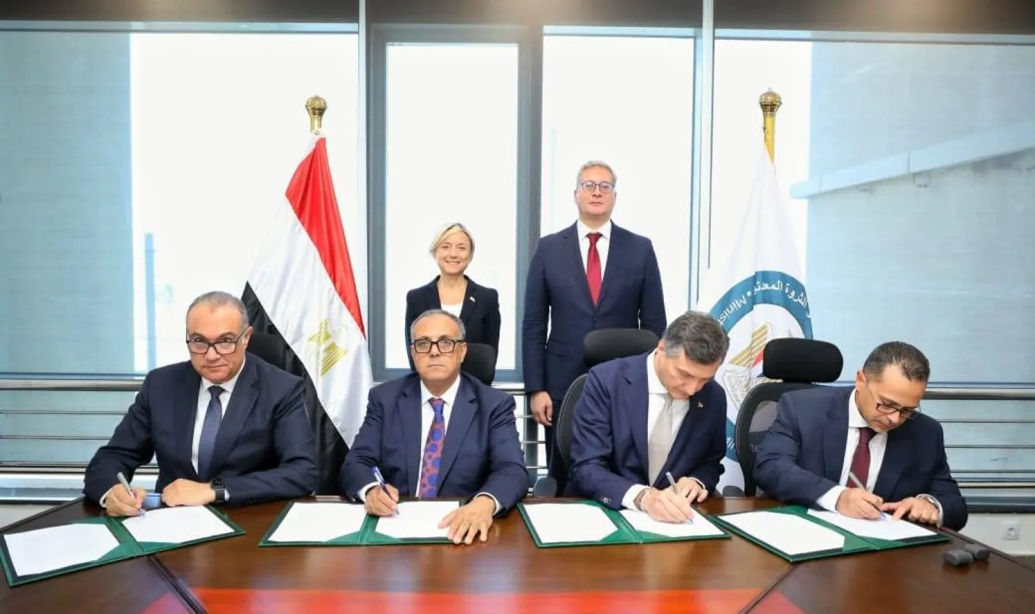 خلال توقيع الاتفاقية الجديدة لبدء الأنشطة الاستكشافية في البحر المتوسط (وزارة البترول والثروة المعدنية المصرية)