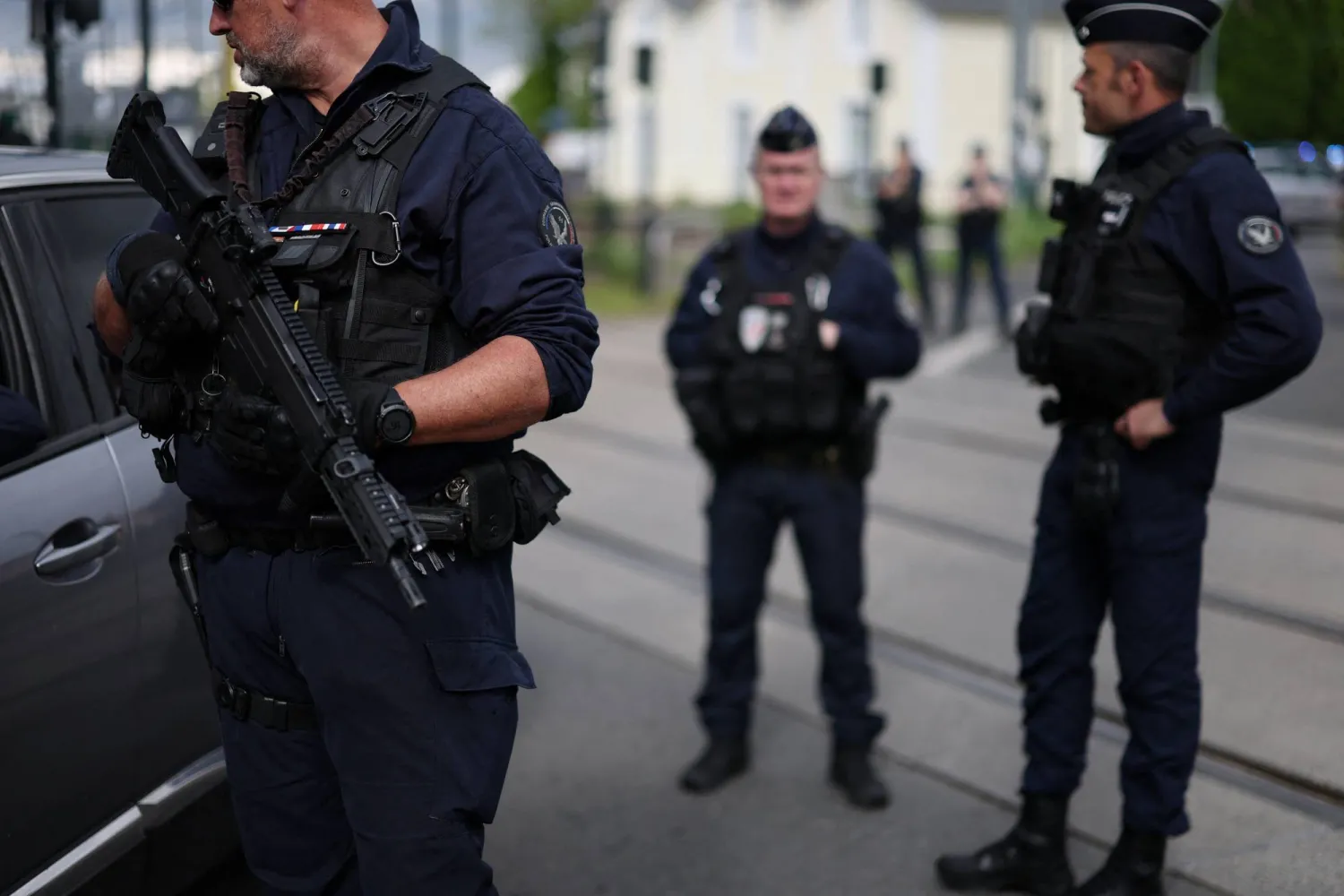 ضباط شرطة فرنسيون (رويترز)