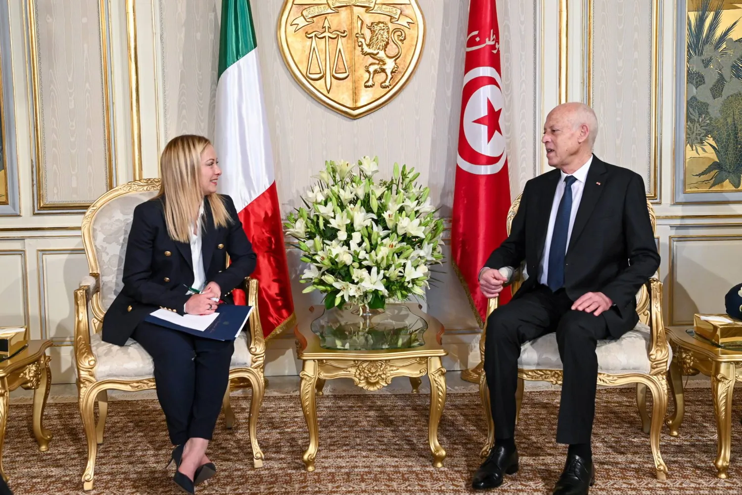 من لقاء سابق بين الرئيس سعيد مع رئيسة الوزراء الإيطالية جورجيا ميلوني (أ.ب)