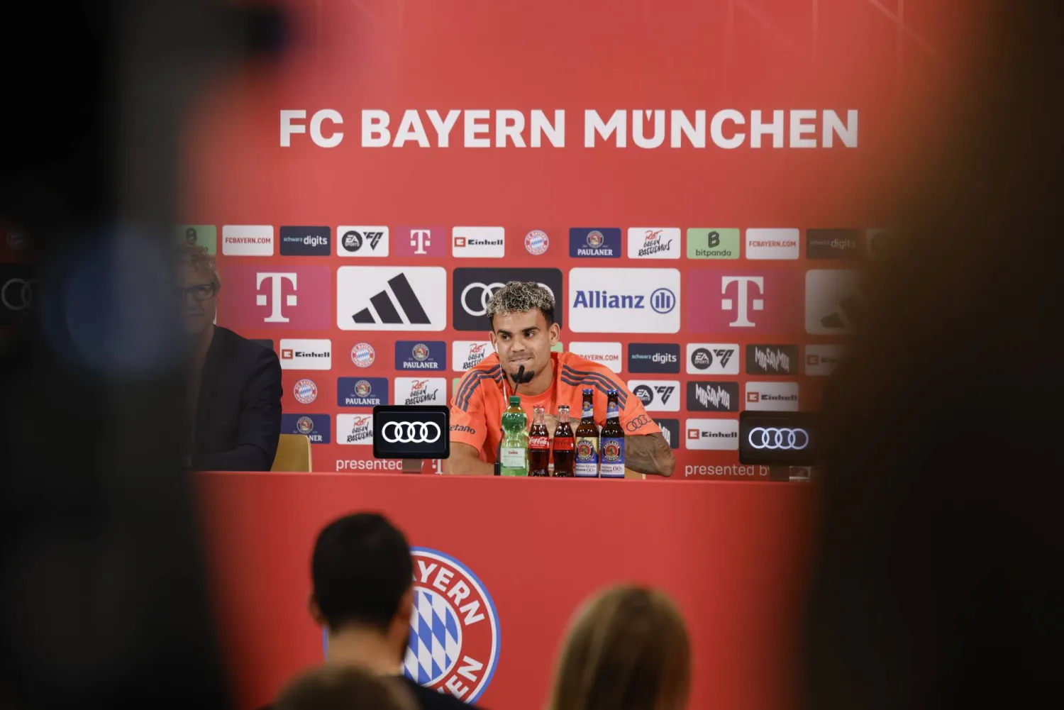 لويس دياز خلال المؤتمر الصحافي (إ.ب.أ)