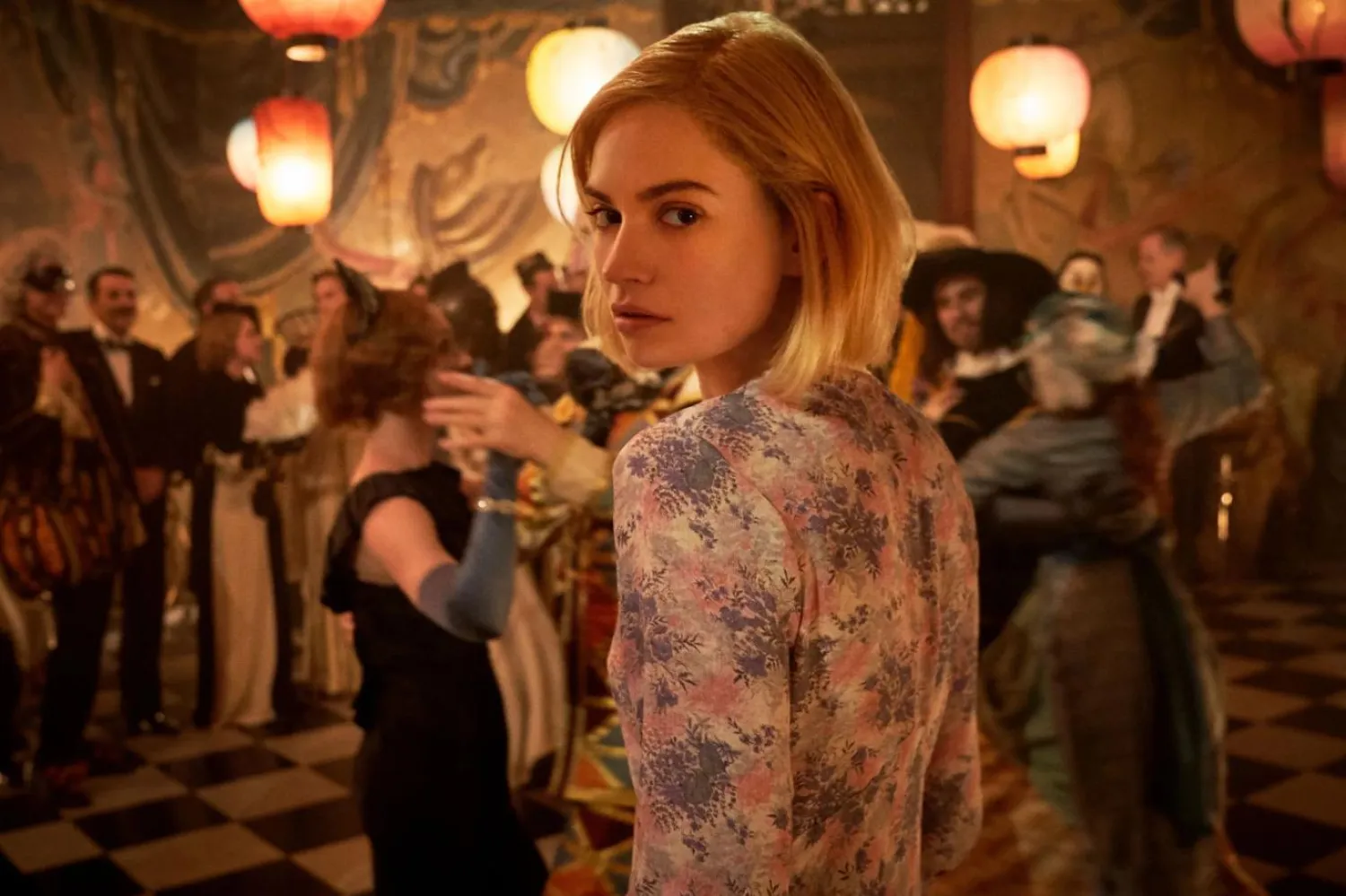36 yaşındaki Britanyalı aktris Lily James, Sindirella (Cinderella), Aşk ve Gurur ve Zombiler (Pride And Prejudice And Zombies), Tam Gaz (Baby Driver) ve Yesterday gibi filmlerle tanınıyor (Netflix)