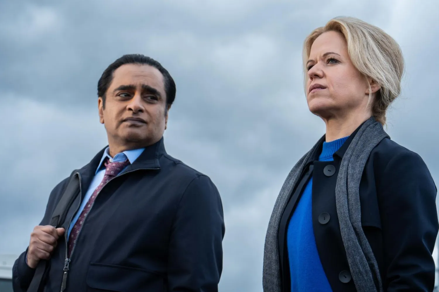 Sanjeev Bhaskar ve Sinéad Keenan, Unforgotten'da (ITV)