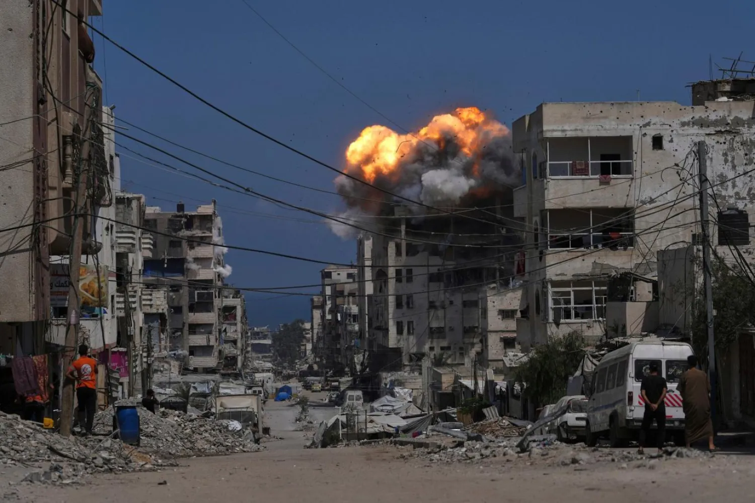 İsrail'in Gazze Şeridi'ne 7 Ekim 2023'ten bu yana düzenlediği saldırılarda çoğu kadın ve çocuk olmak üzere en az 59 bin Filistinli öldürüldü, yaklaşık 142 bin kişi de yaralandı (AP)