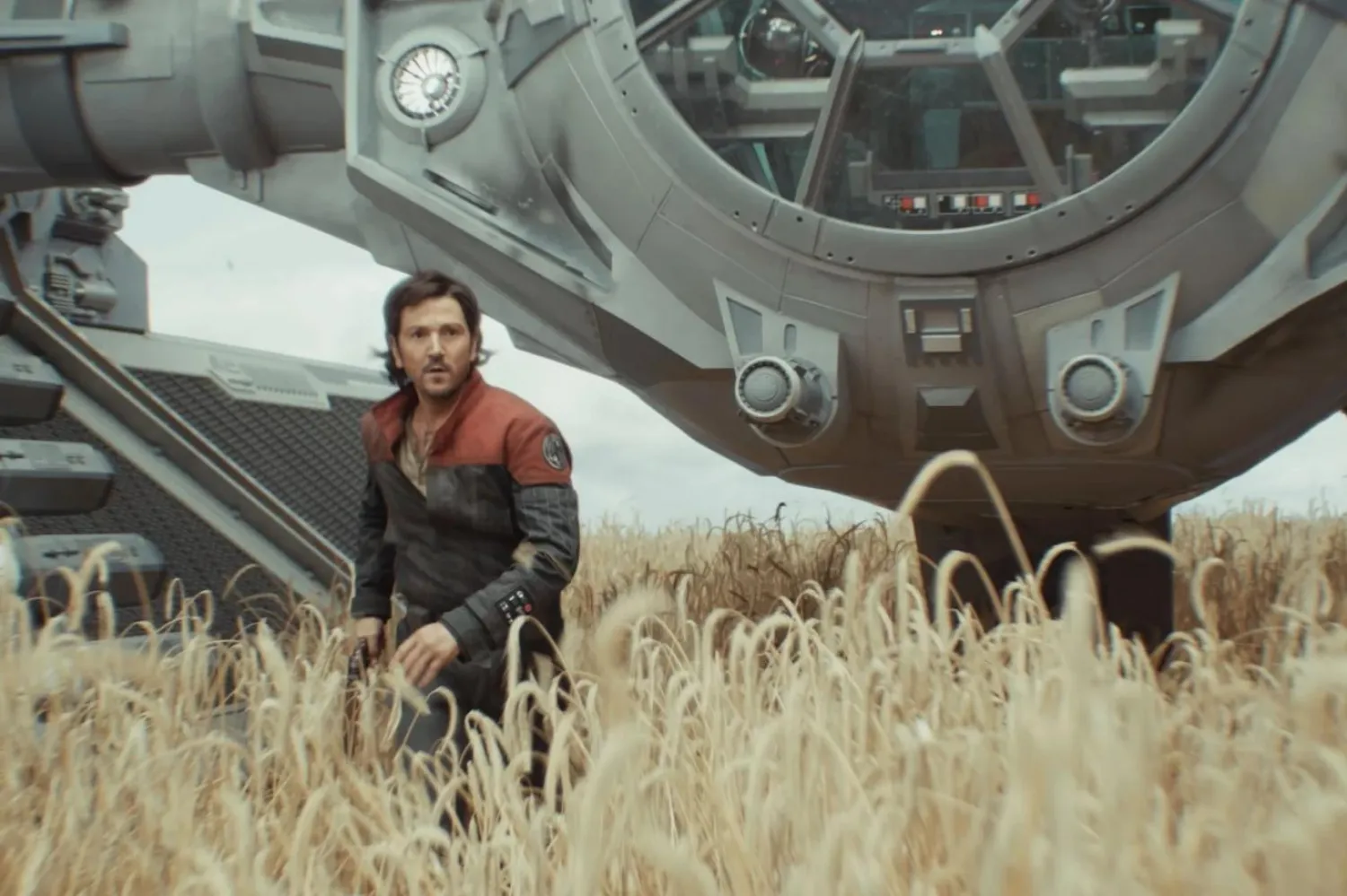 Andor'da Cassian'ı canlandıran 45 yaşındaki Meksikalı aktör Diego Luna, etkileyici performansıyla eleştirmenlerden övgü dolu yorumlar aldı (Disney+)