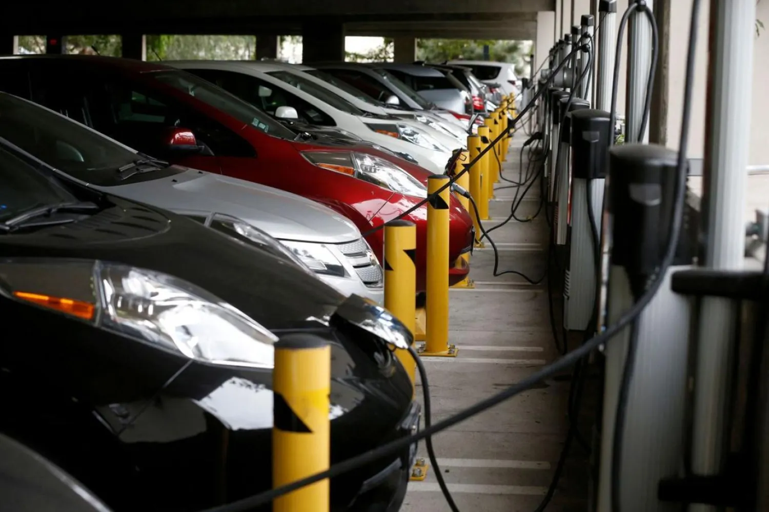 Elektrikli otomobillerin yaygınlaşmasının hava kirliliğini azaltması bekleniyor (Reuters) 