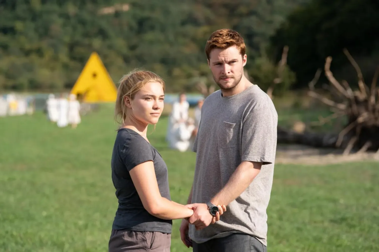 2019 yapımı Ritüel'de Florence Pugh ve Jack Reynor (sağda), İsveç kırsalında şiddet dolu bir tarikatın içine çekilen Amerikalı bir çifti canlandırmıştı (A24)