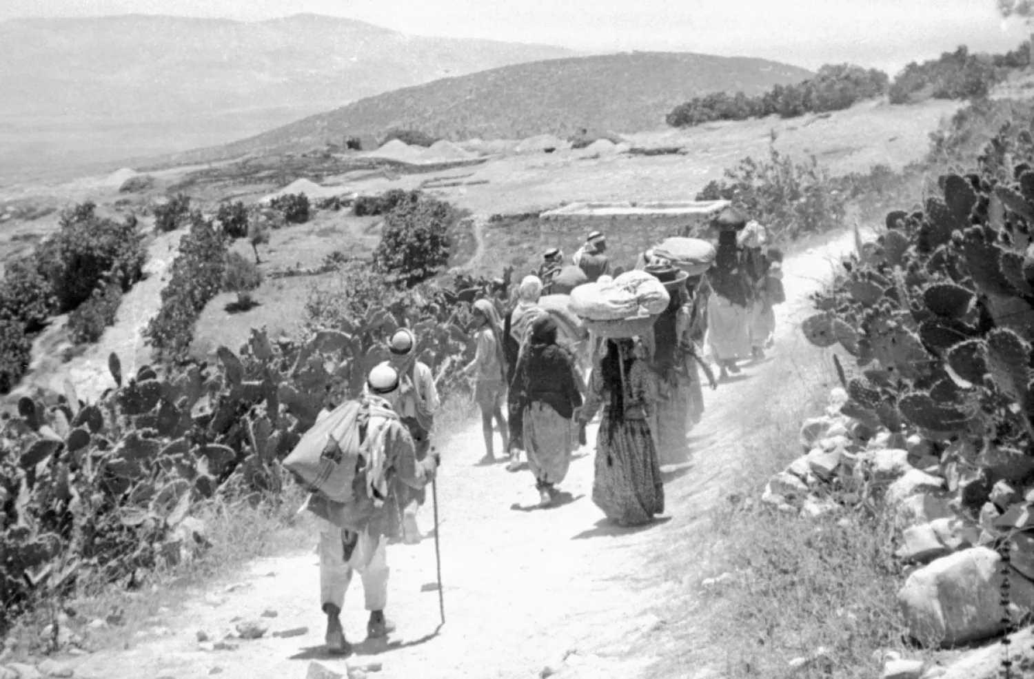 15 Eylül 1948’deki Nekbe'nin ardından eşyalarını taşıyan Filistinliler