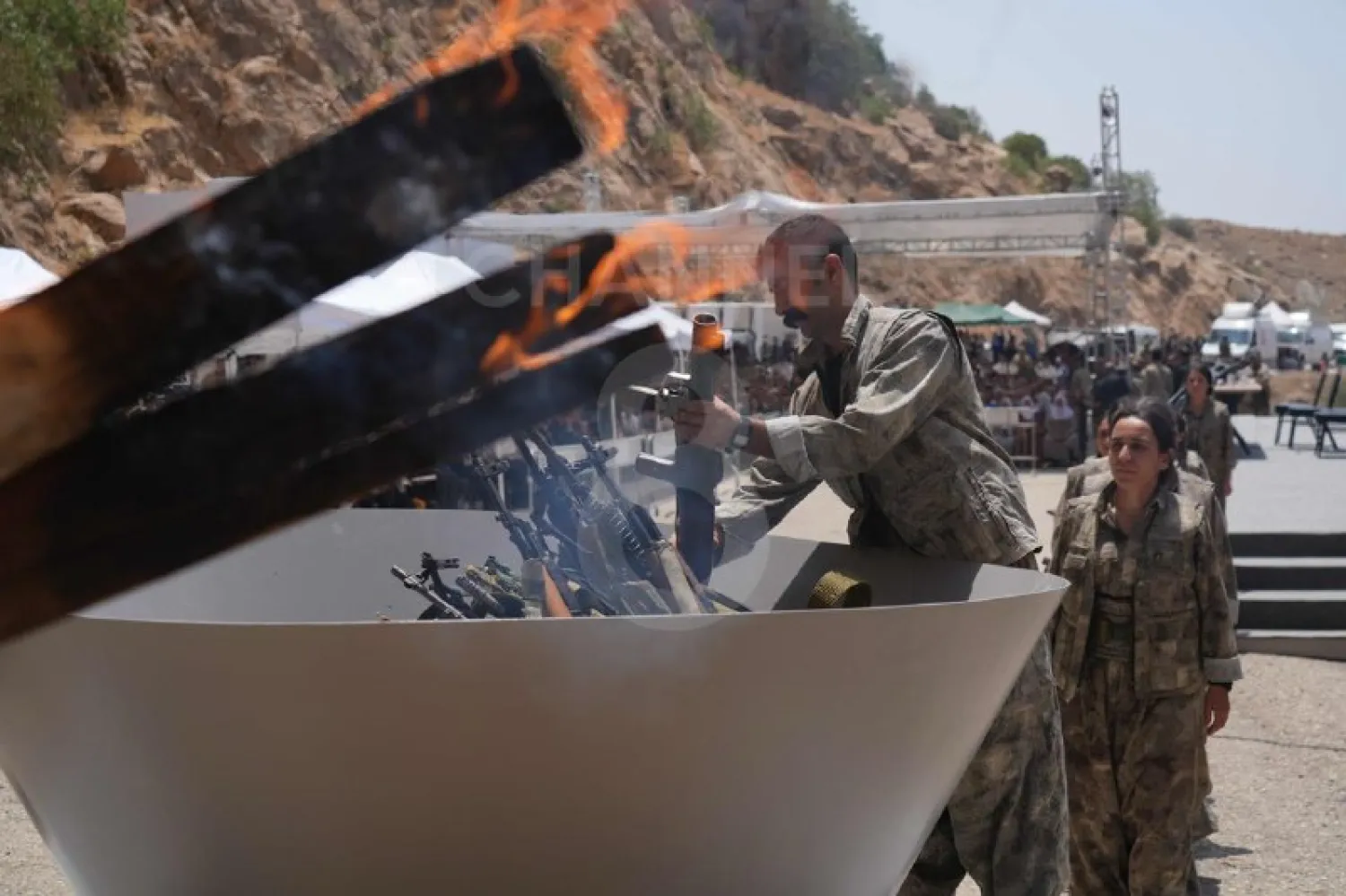 PKK'nın kendisini feshettiğini açıklamasının ardından bir grup bugün silahlarını imha etti