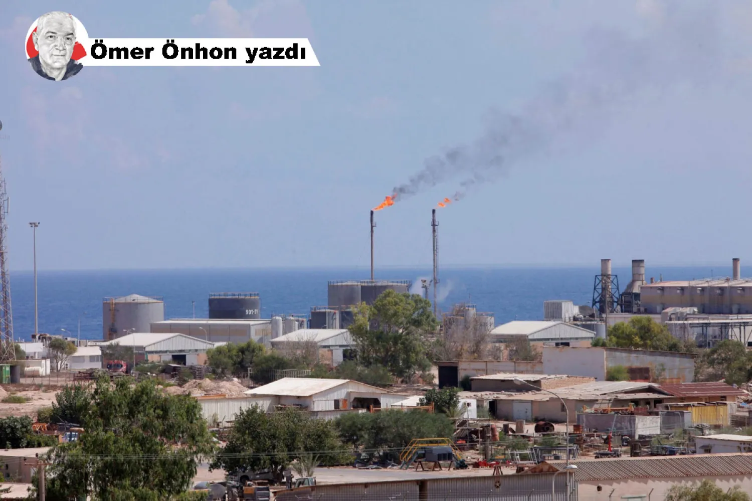 Trablus'un 55 kilometre (34 mil) batısındaki liman ve Zaviye petrol rafinerisinin genel görünümü, 22 Ağustos 2013 (Reuters)