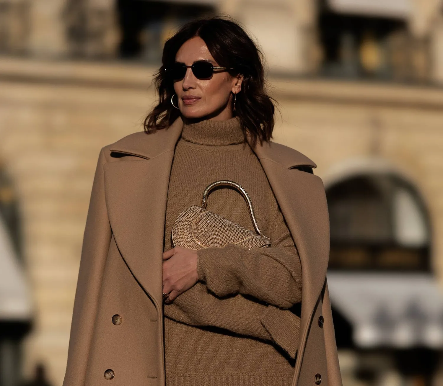 في مجموعتها الجديدة يبرز تصميم «سيربنتي» في حقيبة «سيربنتي كوري 1968 على شكل قلب» (بولغري)