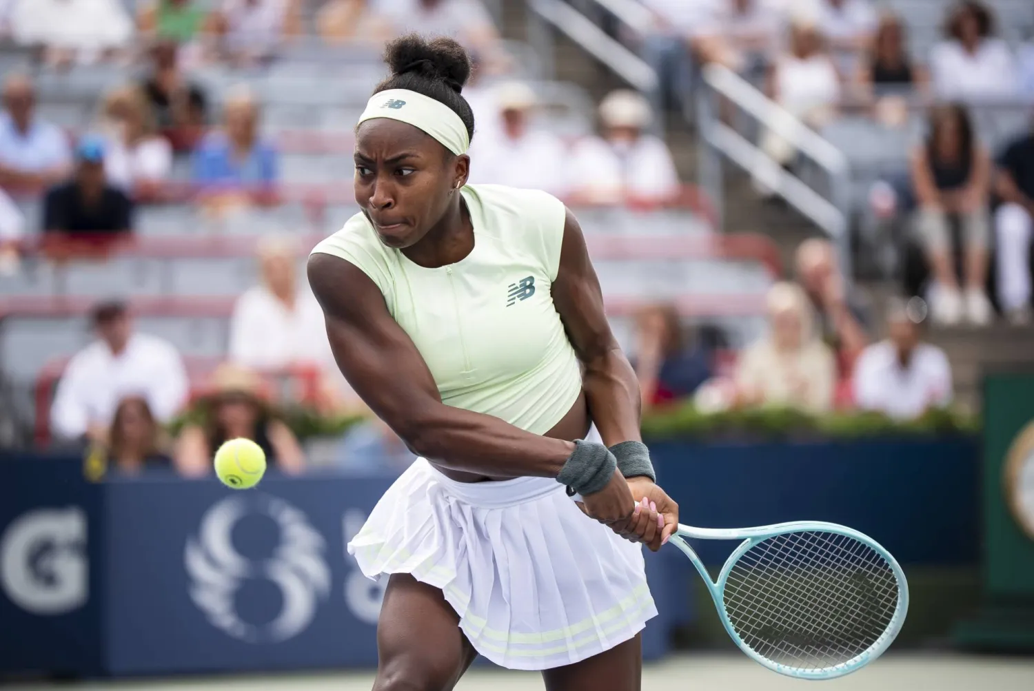 الأميركية كوكو غوف تتقدم في «مونتريال» (أ.ب)