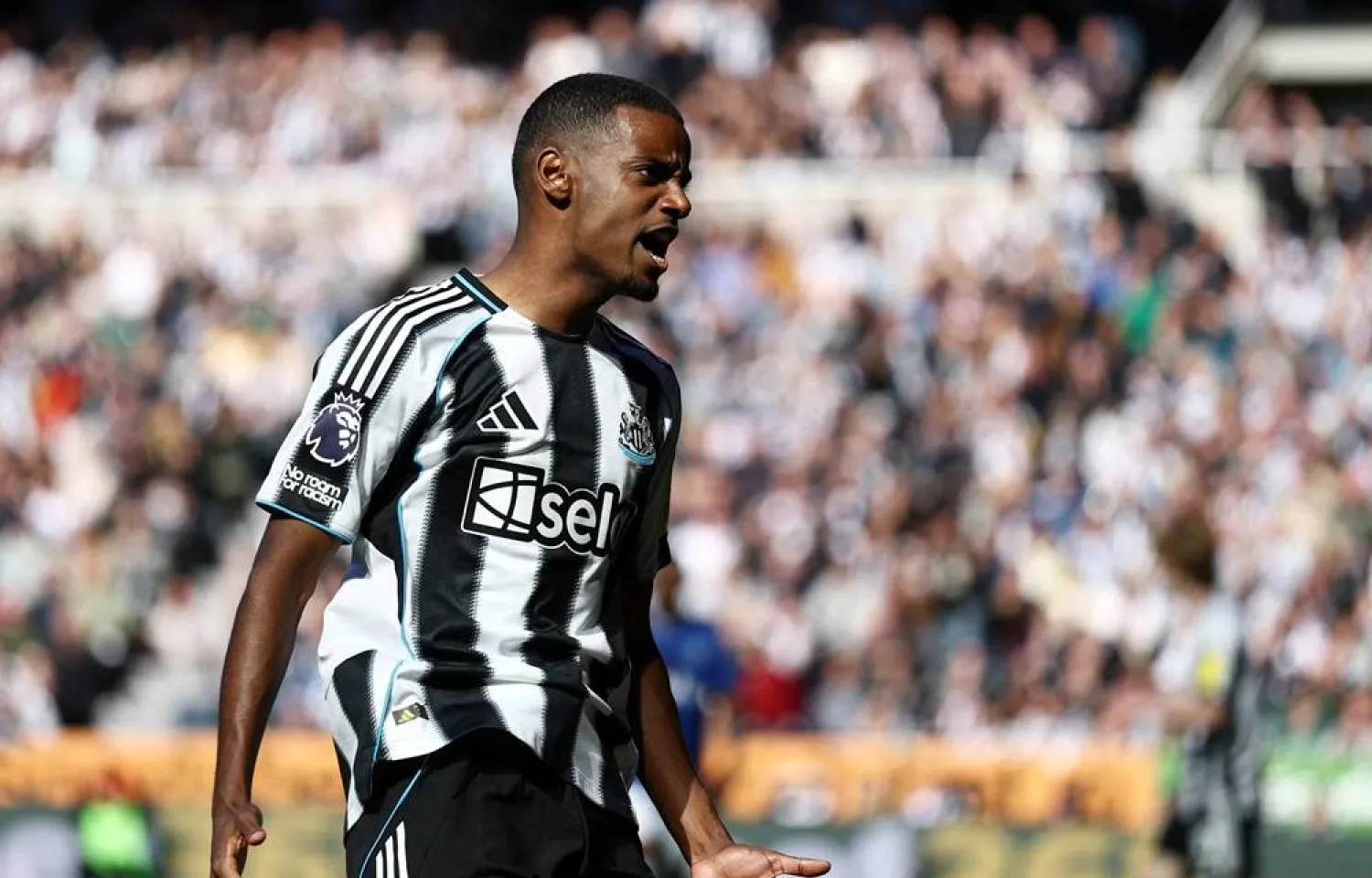 Football - Premier League - Newcastle United v Everton - St James' Park, Newcastle, Britain - May 25, 2025 Newcastle United's Alexander Isak reacts after missing a chance to score. (Action Images via Reuters)
