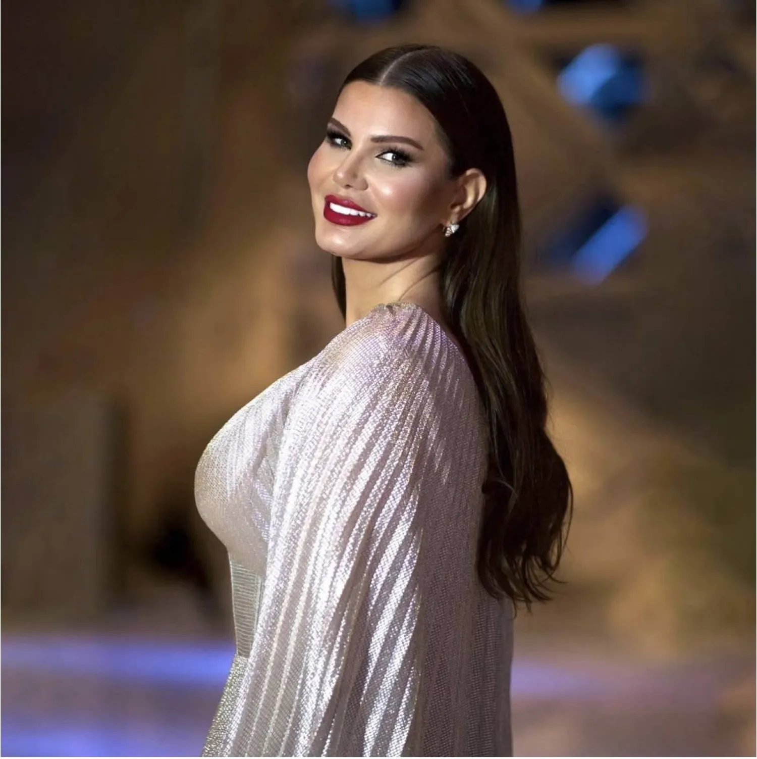 تأثرت بوالدها الفنان عبد الكريم الشعار بشكل غير مباشر (حسابها على {إنستغرام})