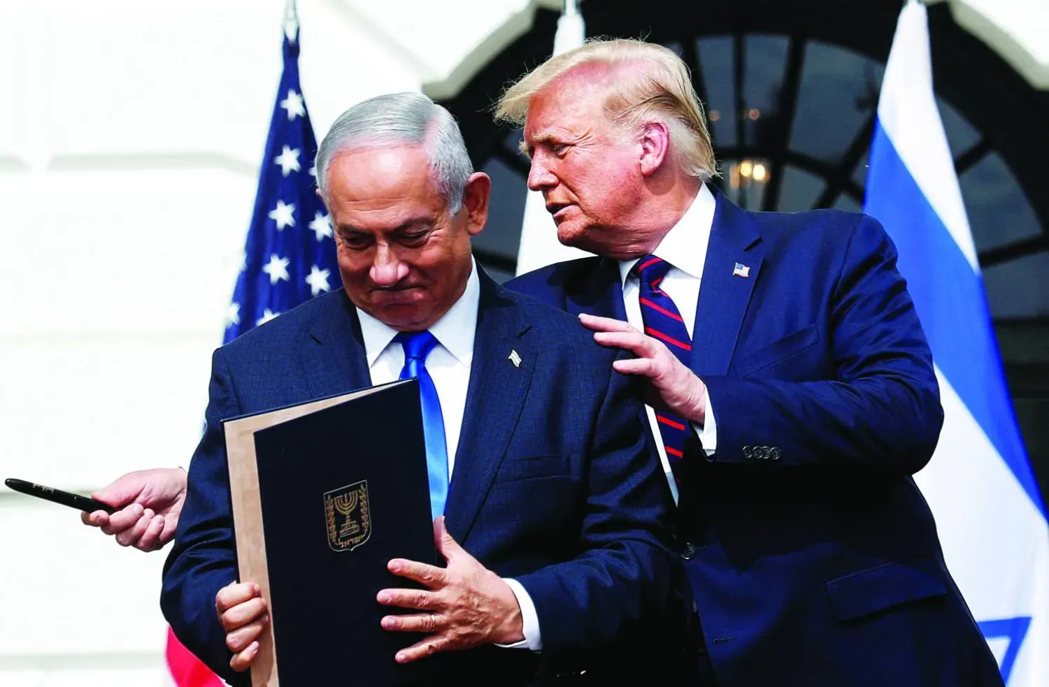 İsrail Başbakanı Binyamin Netanyahu, 15 Eylül 2020'de Washington'da İbrahim Anlaşmaları’nın imzalanmasının ardından ABD Başkanı Donald Trump ile birlikte (Reuters)