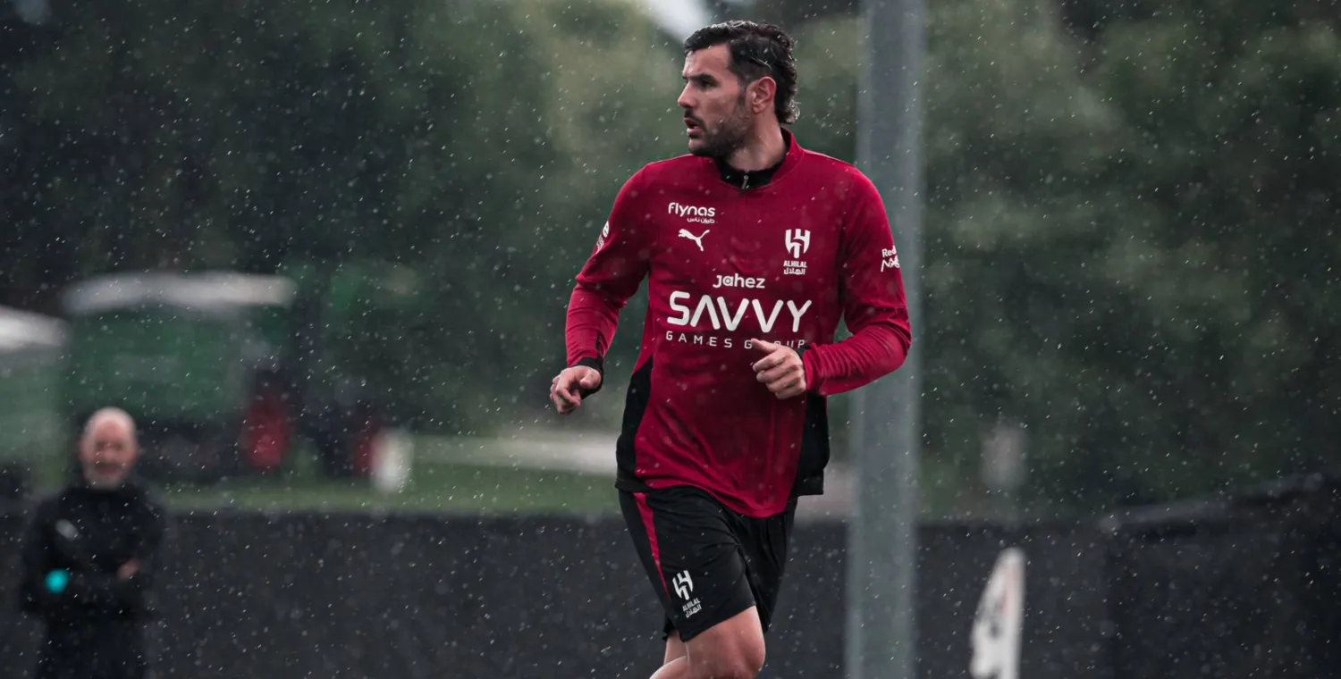 هيرنانديز خلال مشاركته في تدريبات الهلال (الشرق الأوسط)