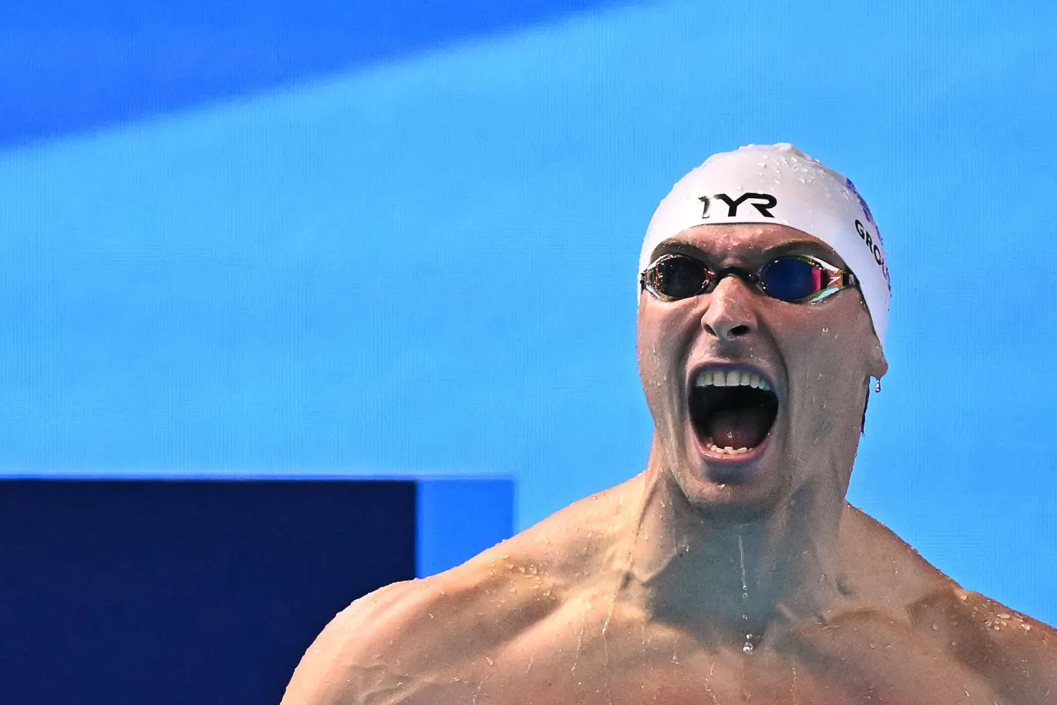 الفرنسي مكسيم غروسيه بطل 100 م فراشة في سنغافورة (أ.ف.ب)