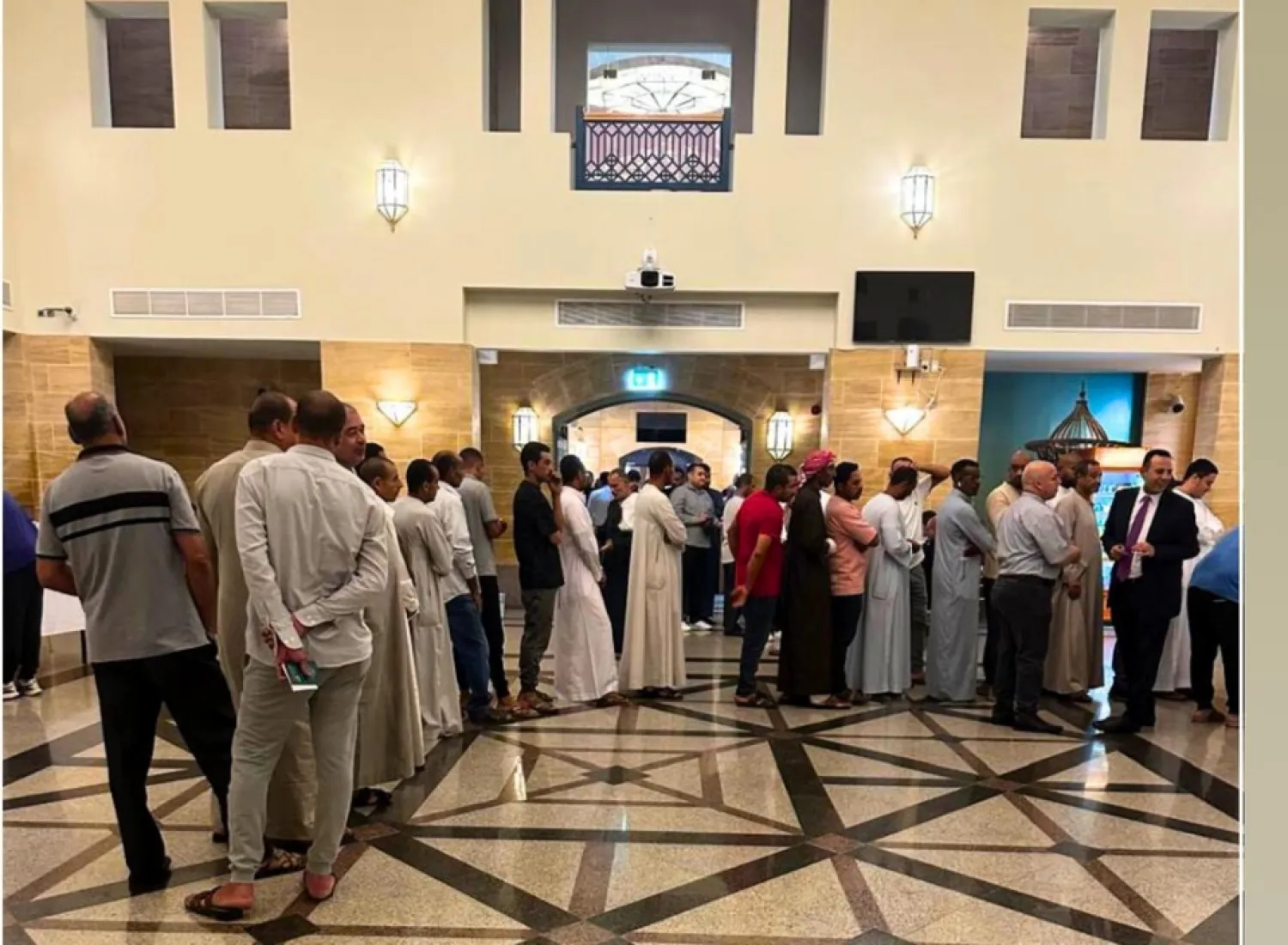 جانب من التصويت في انتخابات «الشيوخ» بمدينة جدة (الخارجية المصرية)