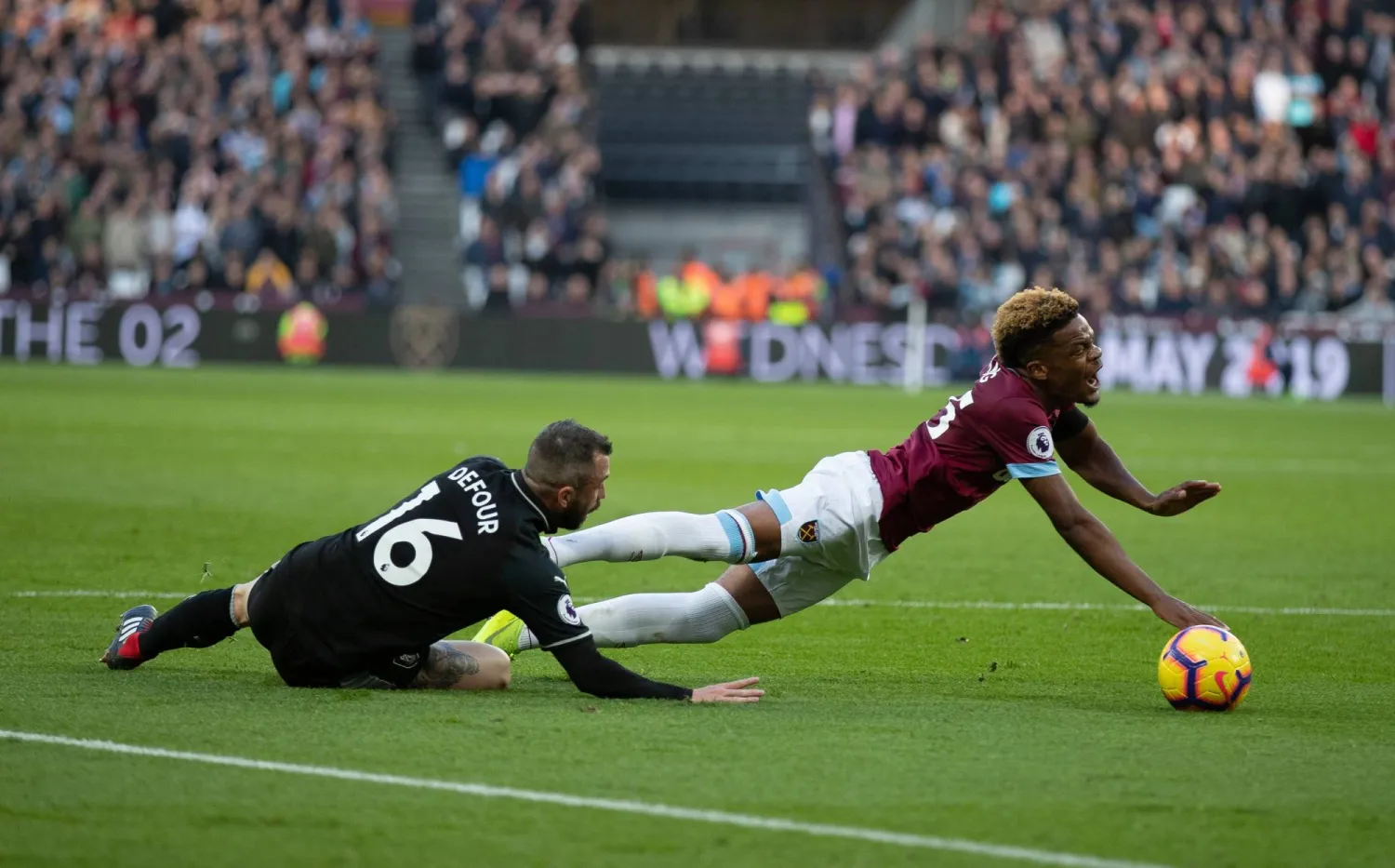 ديانغانا خلال إحدى المباريات في الدوري الإنجليزي (الشرق الأوسط)