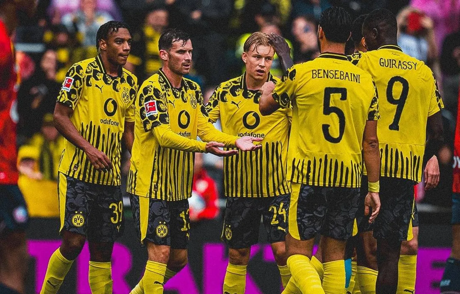 لاعبو دورتموند يحتفلون بأحد أهدافهم في شباك ليل (نادي دورتموند)