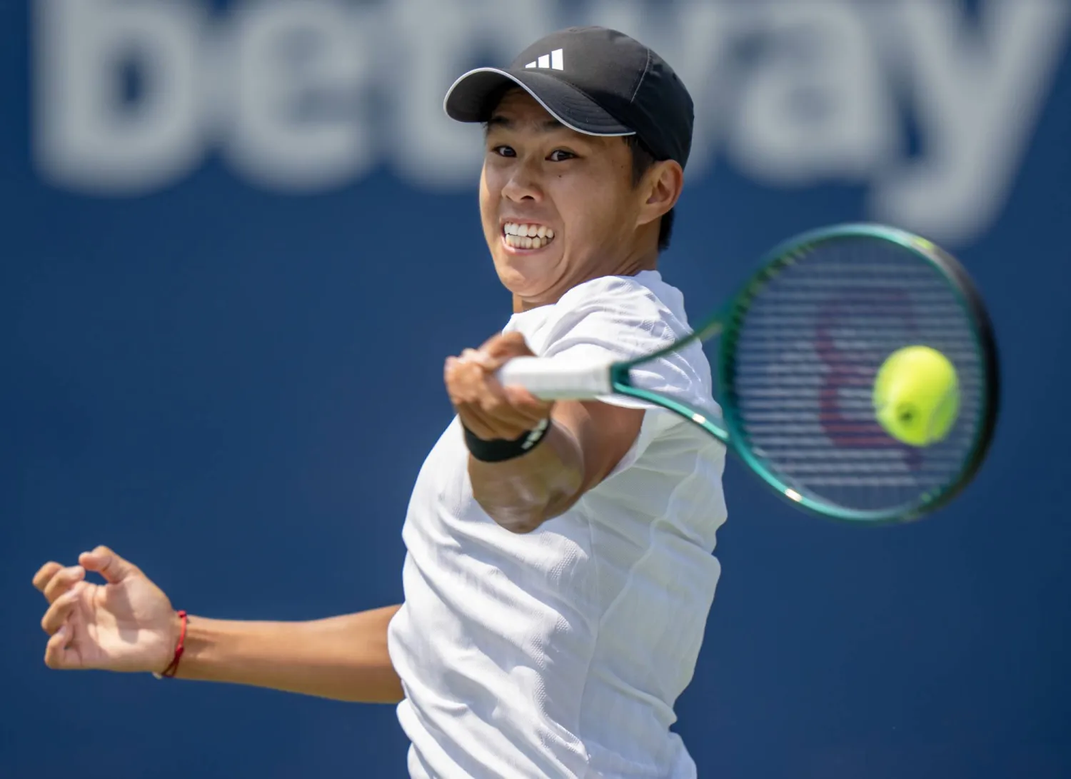  ميكيلسن في مباراته مع مواطنه ليرنر تين (د.ب.أ)