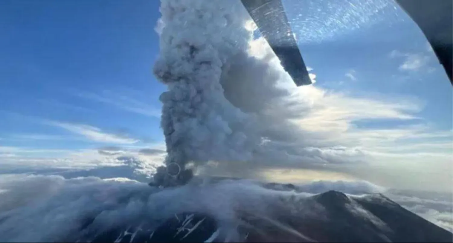 بركان كراشينينيكوف في روسيا ينفث رماداً على ارتفاع 6000 متر (إكس)
