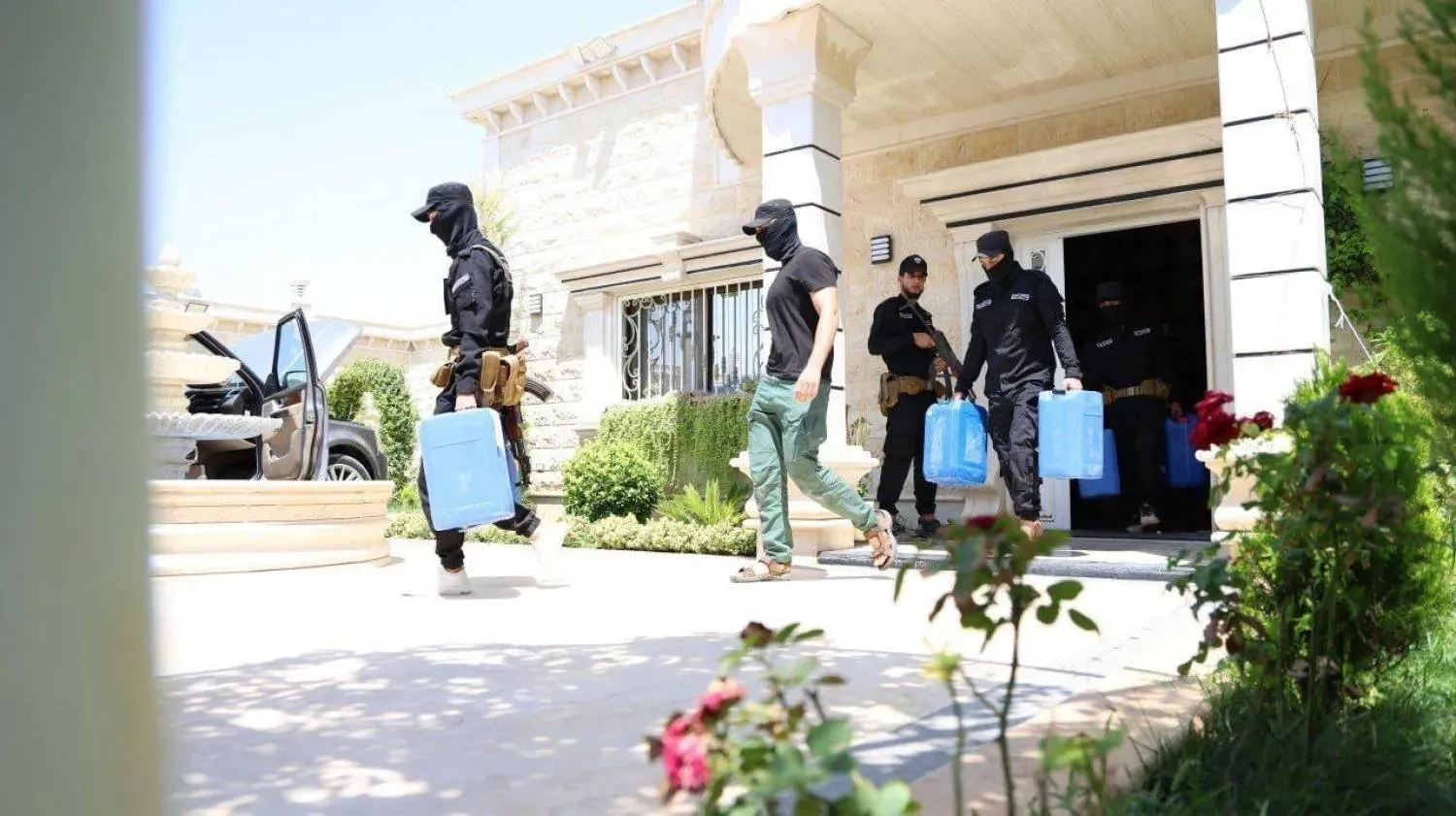 Security forces arrest suspected drug smugglers. (Ministry of Interior) 
