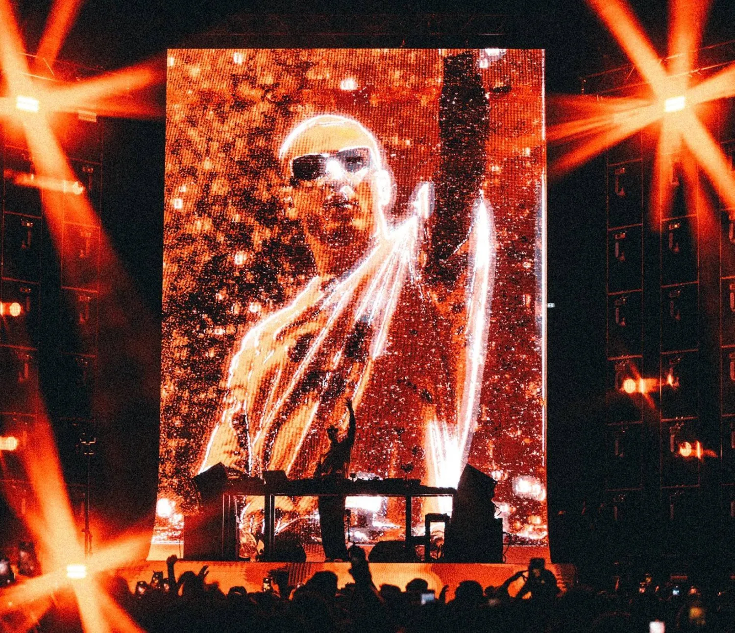 دي جي سنايك في حفل فني سابق (إكس)