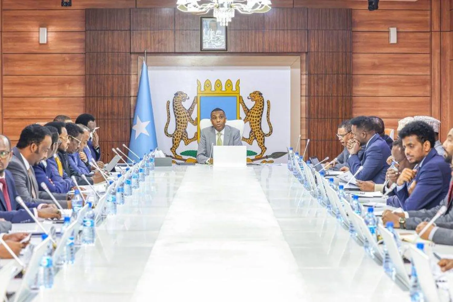 رئيس الوزراء الصومالي حمزة عبدي بري خلال اجتماع الحكومة الأسبوعي (وكالة الأنباء الصومالية)
