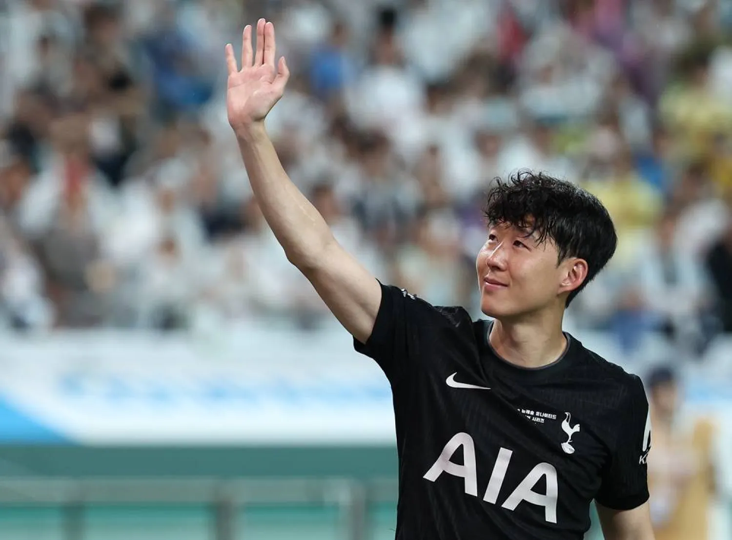 Son Heung-min of Tottenham Hotspur applauds to spectators after the pre-season friendly match between Newcastle United vs Tottenham Hotspur at the Sangam World Cup stadium in Seoul, South Korea, 03 August 2025. (EPA/Yonhap) 