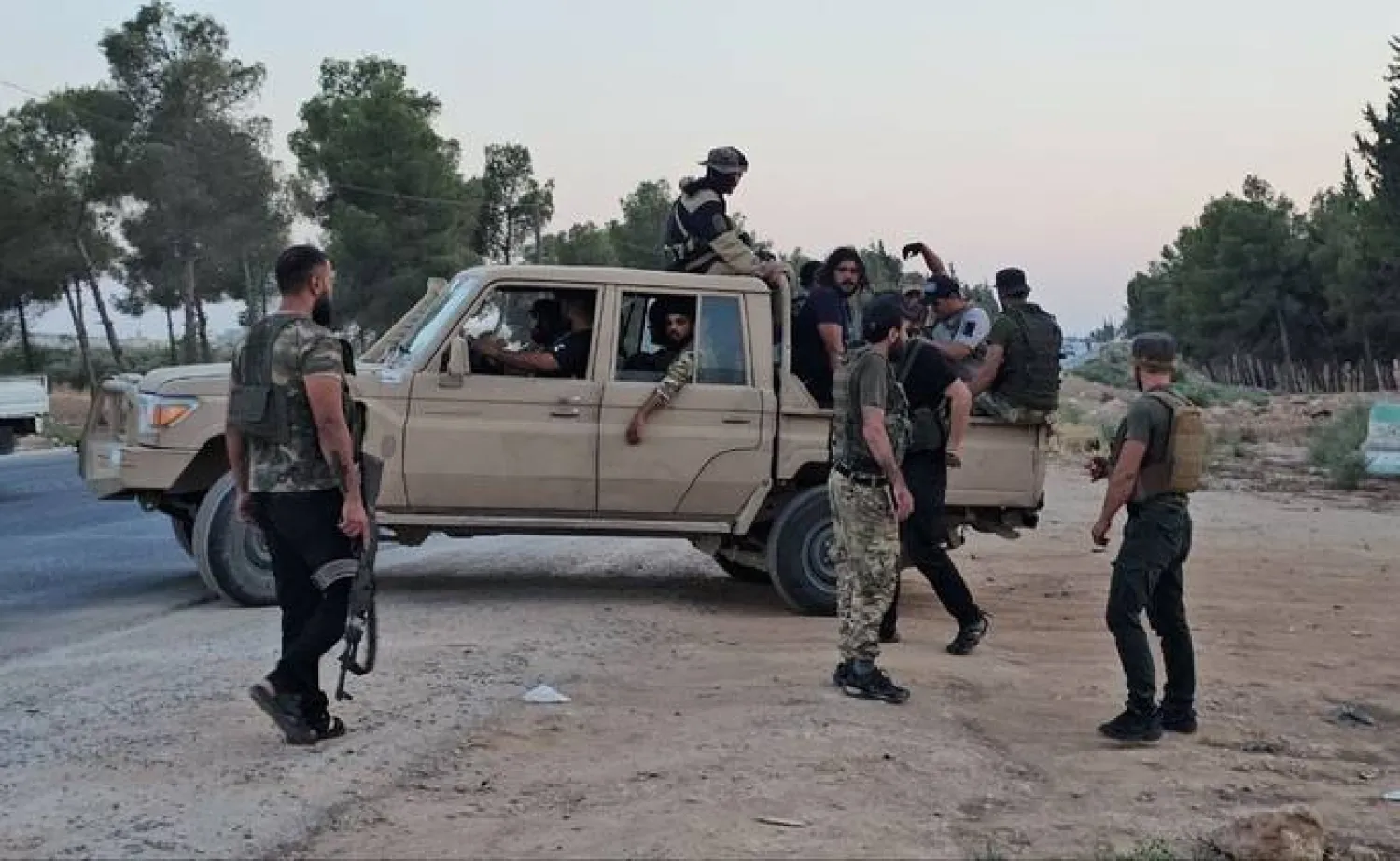 من مواجهات «قسد» والفصائل في دير حافر بريف حلب الشرقي في أبريل الماضي (أرشيفية - متداولة)